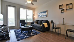 Living area - Corporate Suites at Knox Henderson Dallas (Dallas)