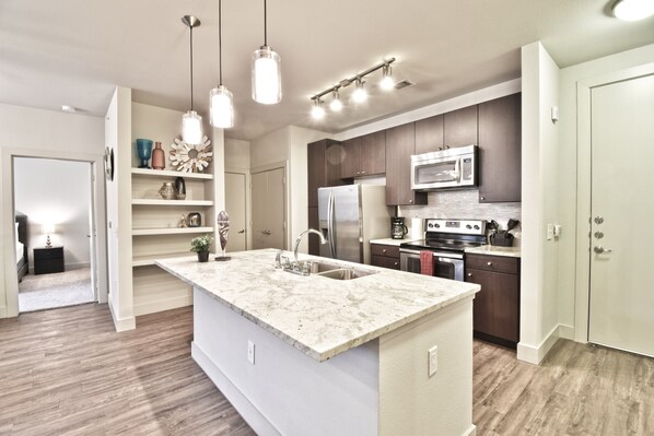 프레지덴셜 아파트 | 전용 주방 | 대용량 냉장고, 전자레인지, 오븐, 식기 세척기