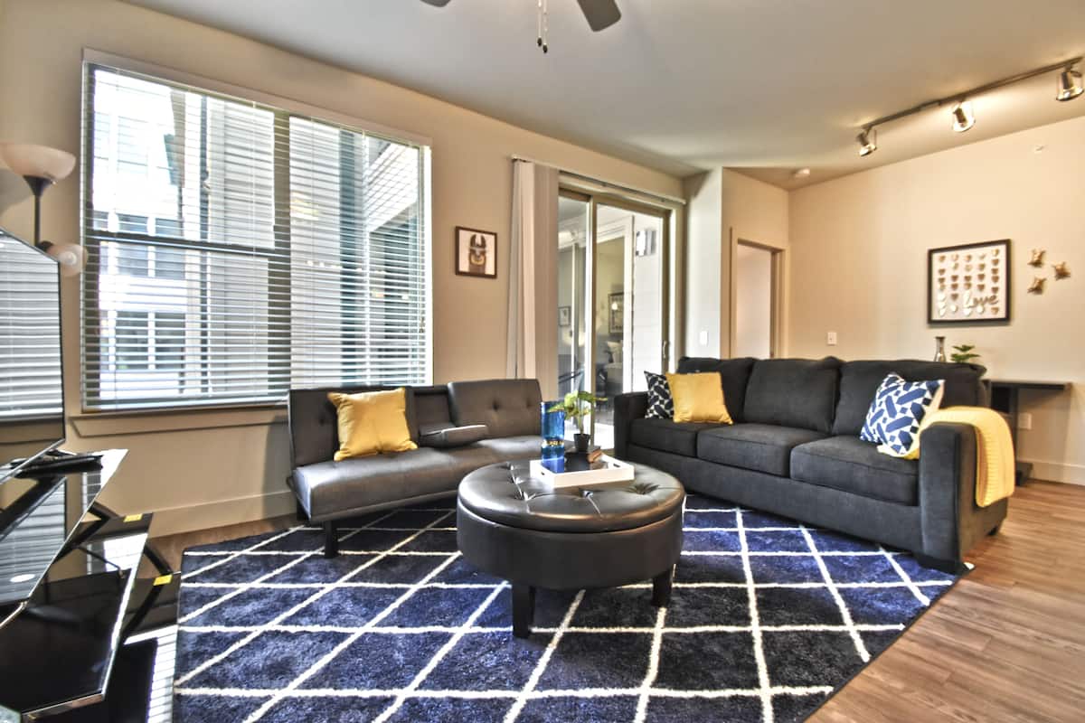 Presidential-Apartment | Wohnzimmer | 55-Zoll-Smart-TV mit Digitalempfang, Fernseher