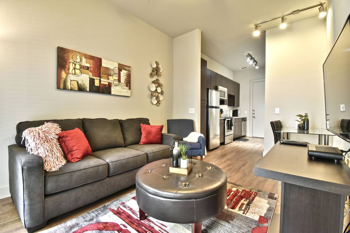 Apartamento econômico | Sala de estar | Smart TV 55 polegadas com canais digitais, TV