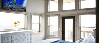 Luxury Contemporary Chalet with spectacular views, amenities & nearby activities