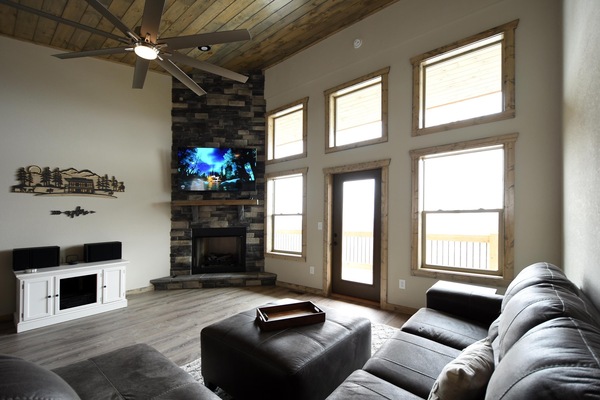 TV connectée, cheminée, lecteur de DVD, baby-foot