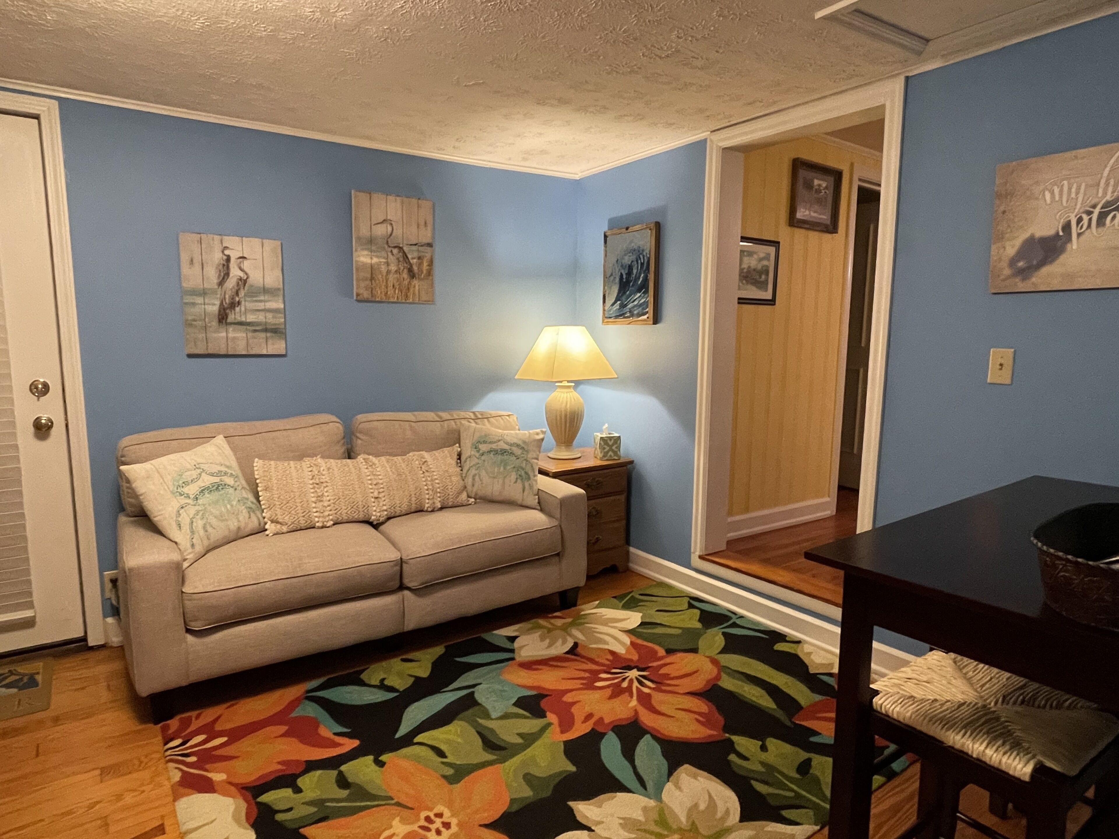 Cottage in resort style area, across from Buckeye Lake bars/restaurants!