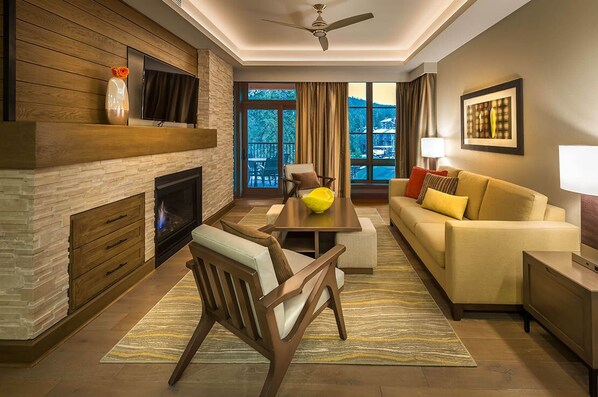 TV, fireplace, ping pong, video library