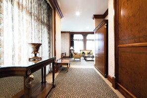 Exclusive Double Room | Living area | 43-inch LED TV with digital channels, TV - Xinshe - Linsen (Taipei)