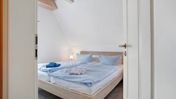 3 makuuhuonetta, silitysrauta/-lauta, ilmainen Wi-Fi, vuodevaatteet