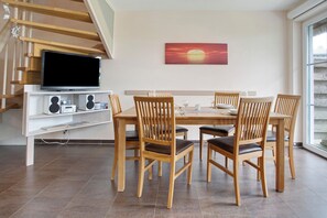 Dining - Holiday Home 'Seepferdchen' Close to the Beach with Garden, Sauna & Wi-Fi (Dranske)