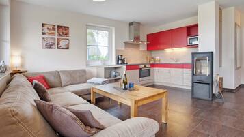 Fernseher, Kamin, DVD-Player, Stereoanlage