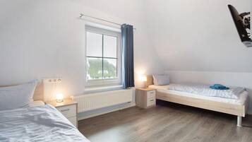 3 makuuhuonetta, silitysrauta/-lauta, ilmainen Wi-Fi, vuodevaatteet