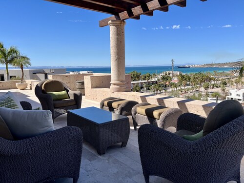 Incredible residence with ocean view