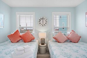 3 Schlafzimmer, Schreibtisch, Bügeleisen/Bügelbrett, Reisekinderbett