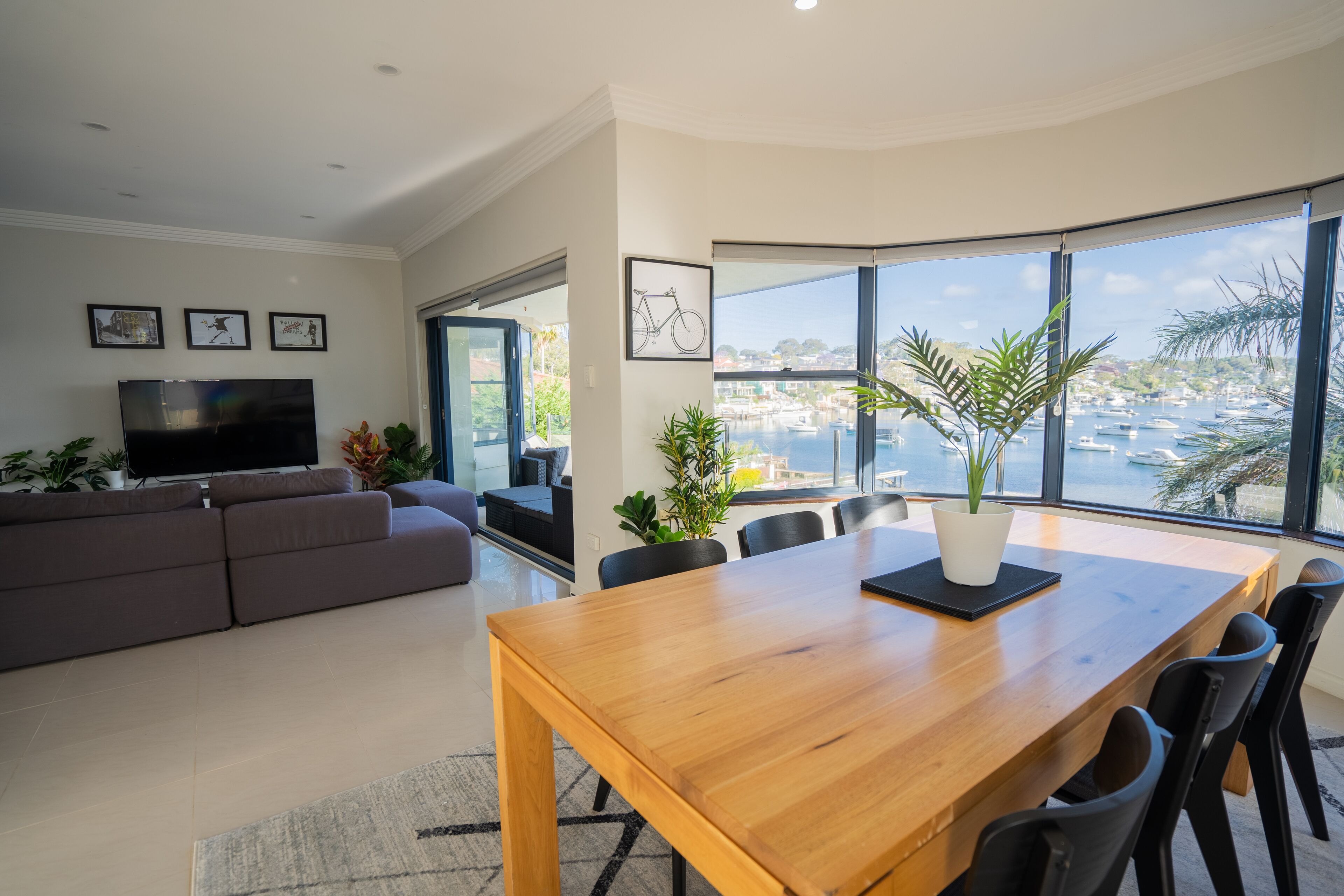 WATERFRONT 7x BEDROOM APARTMENT W/ HOT TUB — image 27