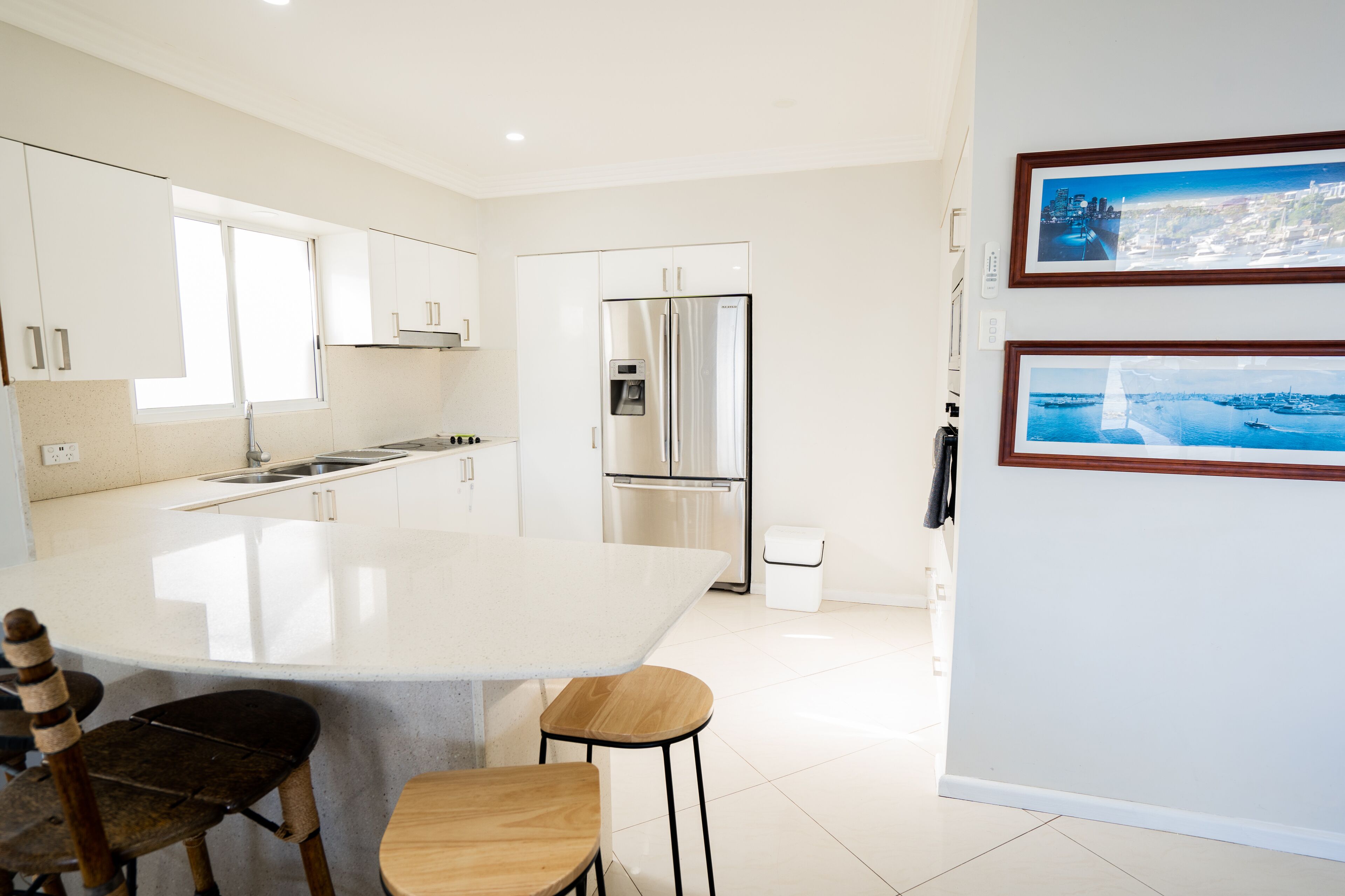 WATERFRONT 7x BEDROOM APARTMENT W/ HOT TUB — image 23