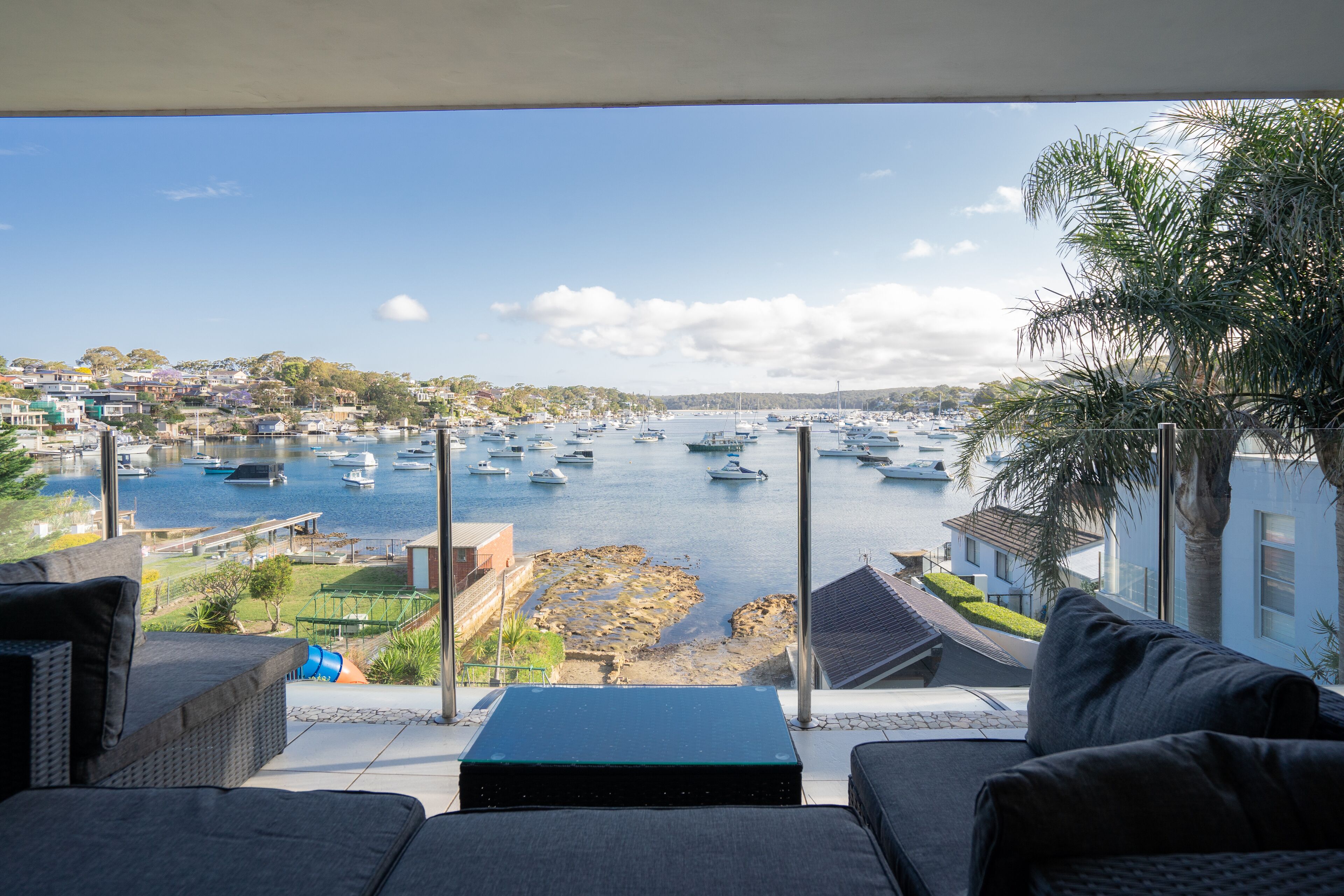 WATERFRONT 7x BEDROOM APARTMENT W/ HOT TUB — image 8