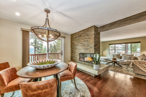 Televisio, takka, Netflix, pöytätennispöytä