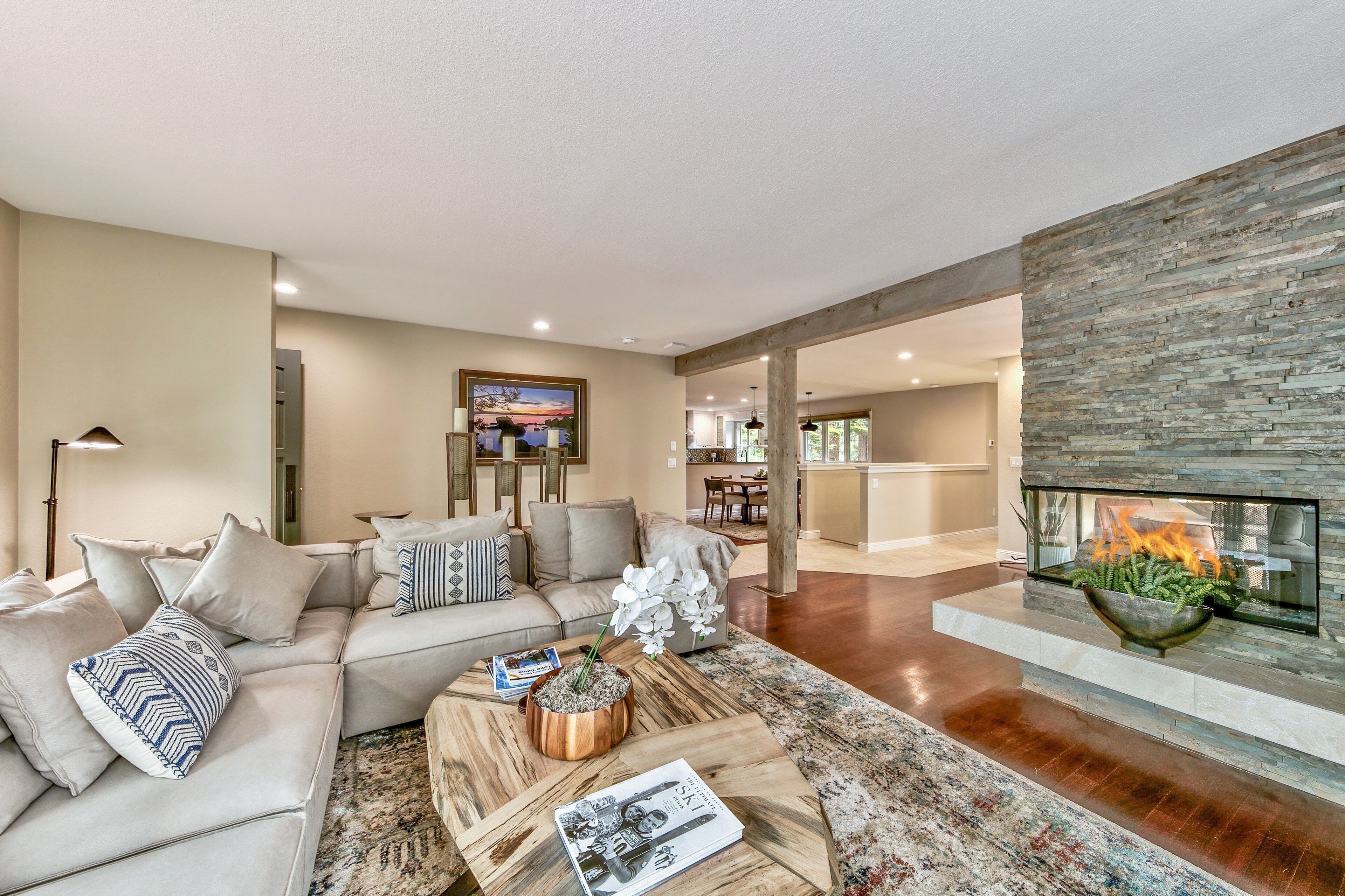 LX7 Luxury MidCentury  Brand New Build Villa with Hot tub