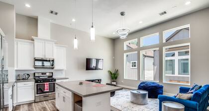 Upscale 2 story home by the Galleria!