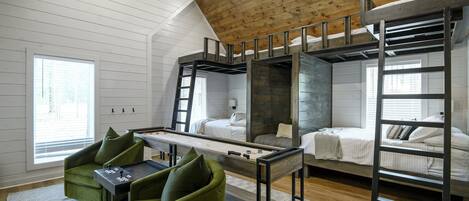 3 bedrooms, desk, iron/ironing board, travel cot