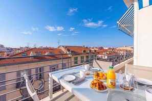 Outdoor dining - Rooftop At Palais De La Buffa, Nice, France (Nice)