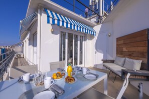 Outdoor dining - Rooftop At Palais De La Buffa, Nice, France (Nice)
