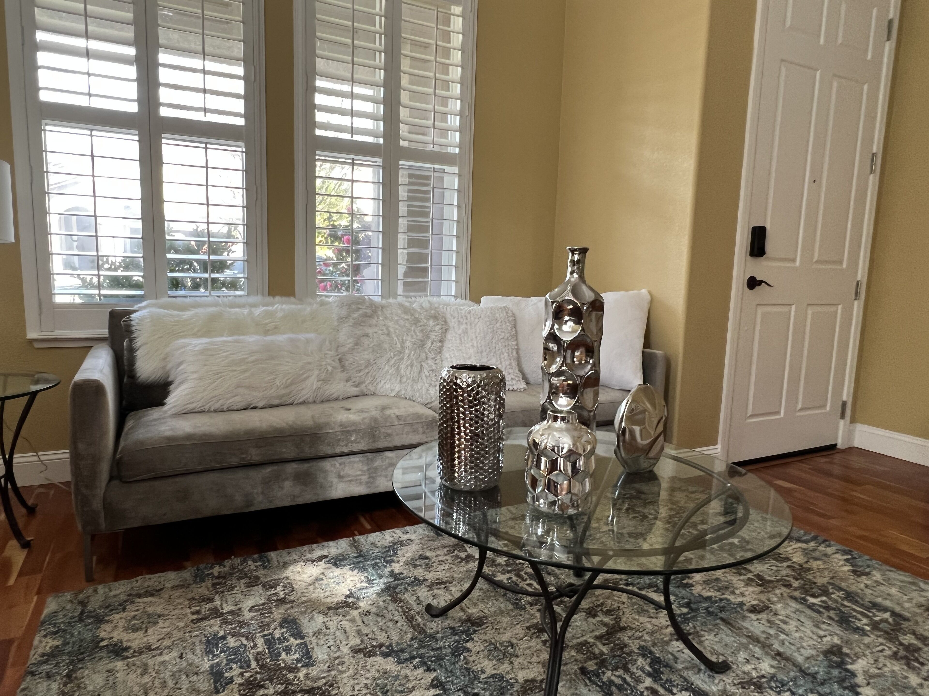 Beautiful 4 bedroom home w/ luxurious furnishings