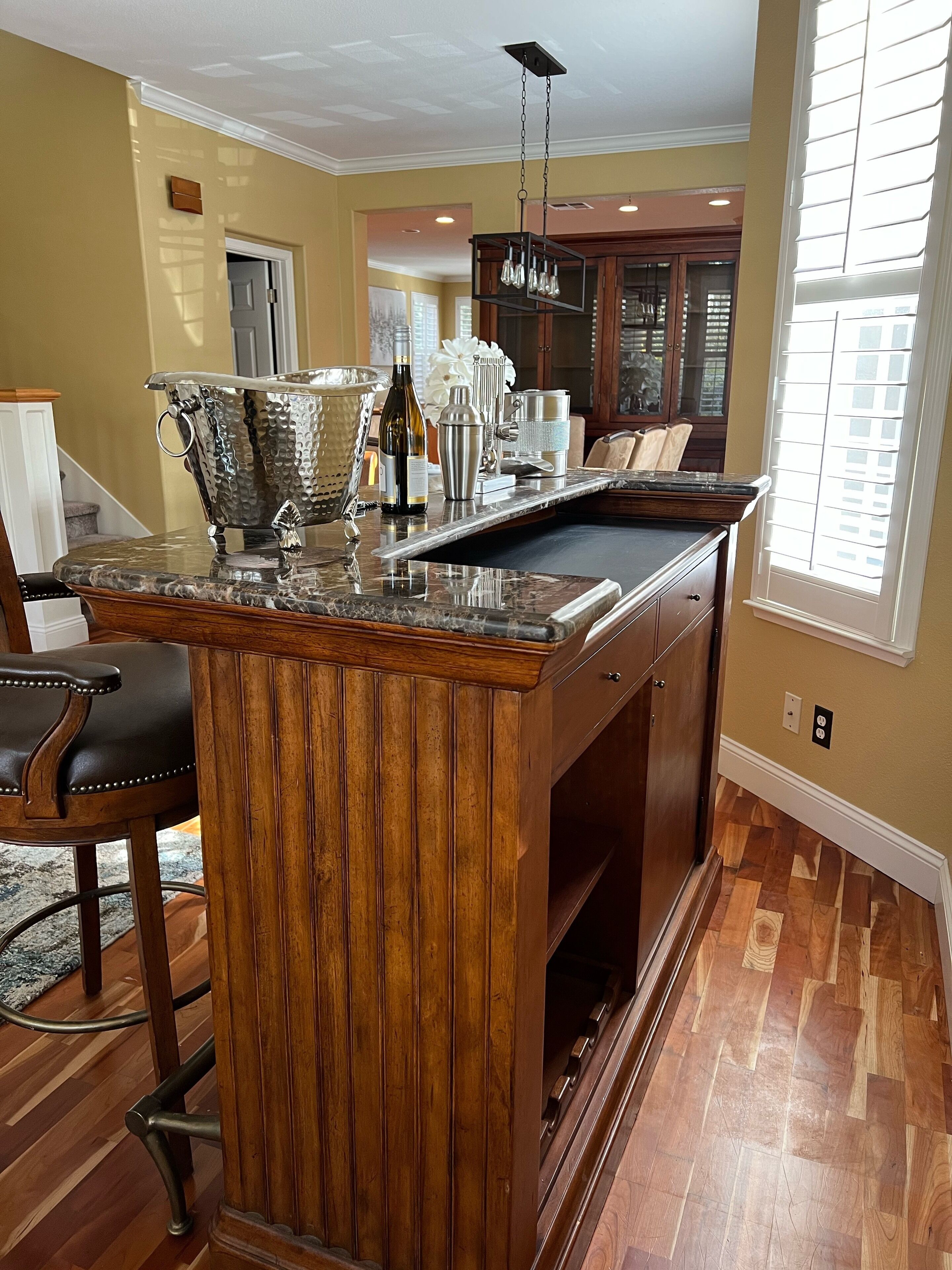 Beautiful 4 bedroom home w/ luxurious furnishings