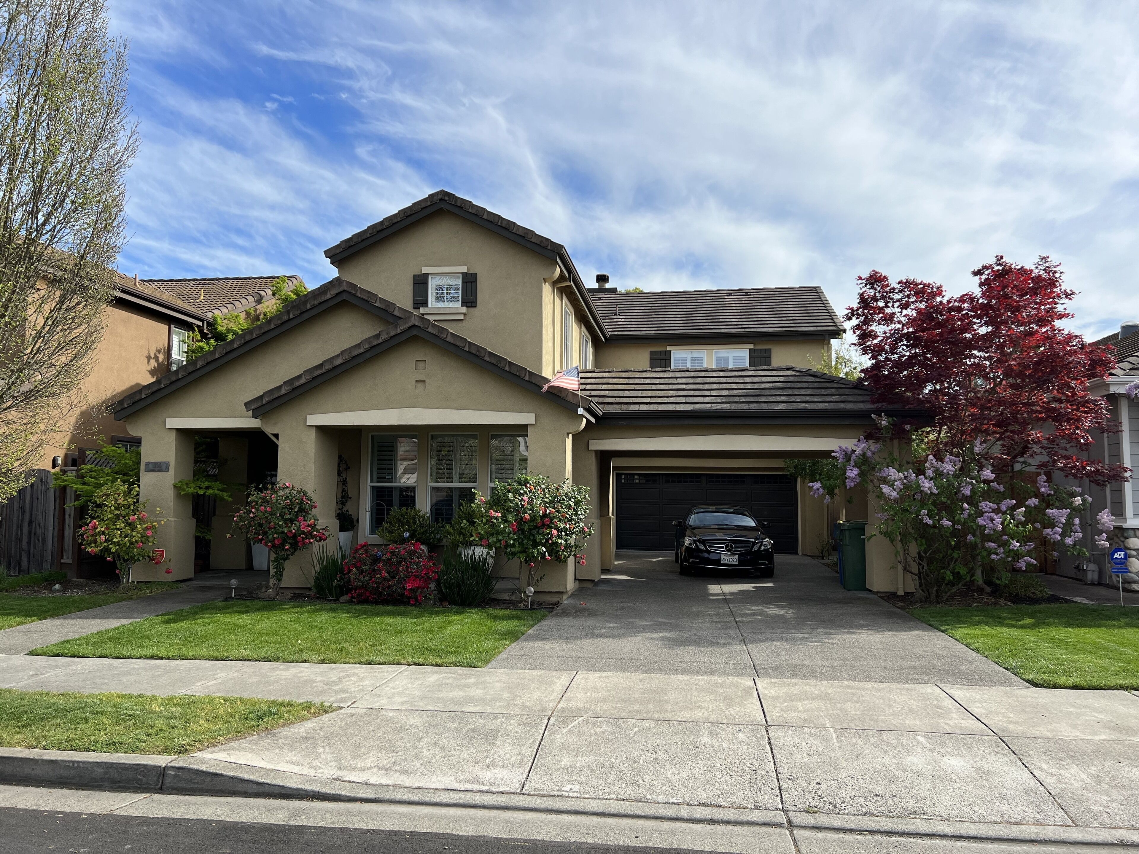 Beautiful 4 bedroom home w/ luxurious furnishings