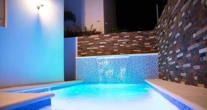 THE WHITE HOUSE OF GURABO