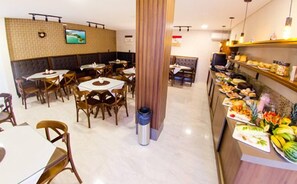 Tägliches inbegriffenes Frühstücksbuffet