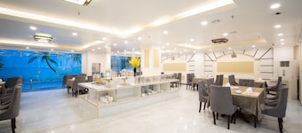 Me Q Beach Hotel & Apartment