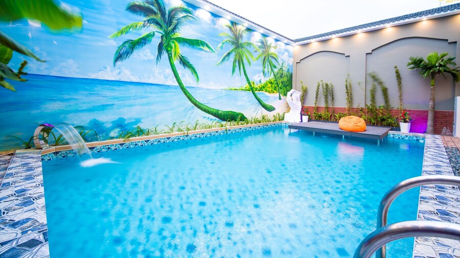 Me Q Beach Hotel & Apartment