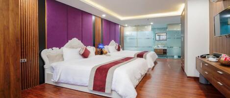 Minibar, in-room safe, individually decorated, individually furnished