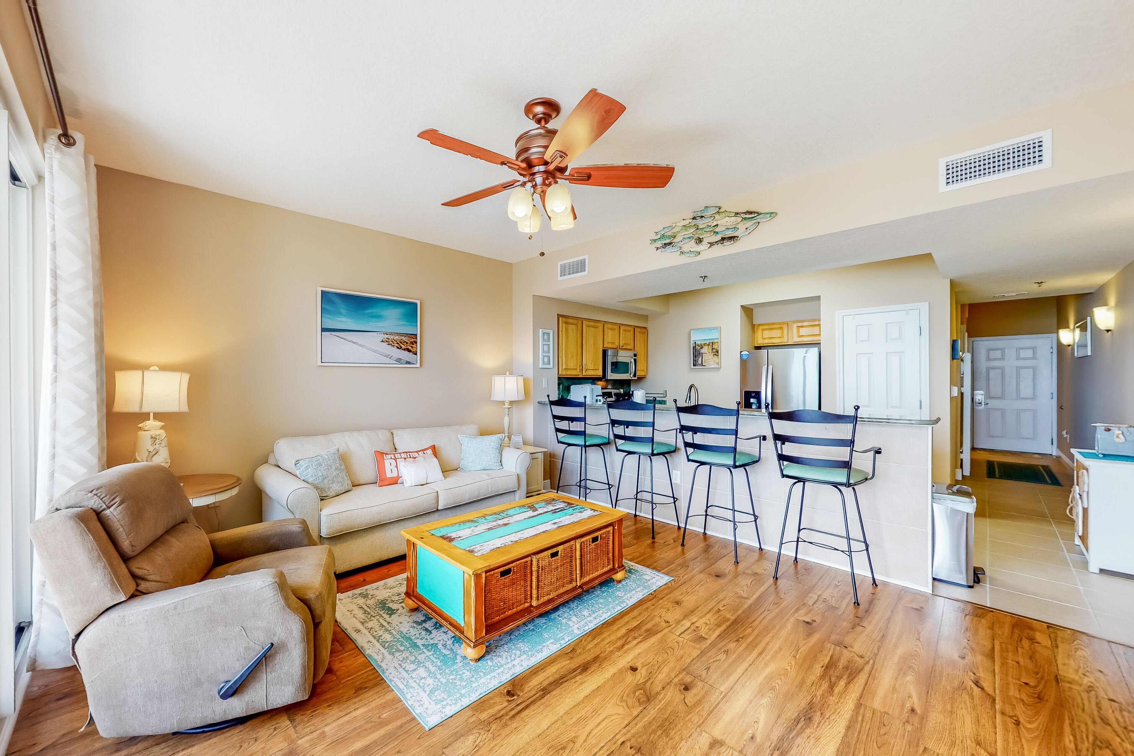 Wonderful 14th-floor suite overlooking w/gulf views from balcony, WiFi, pool, AC