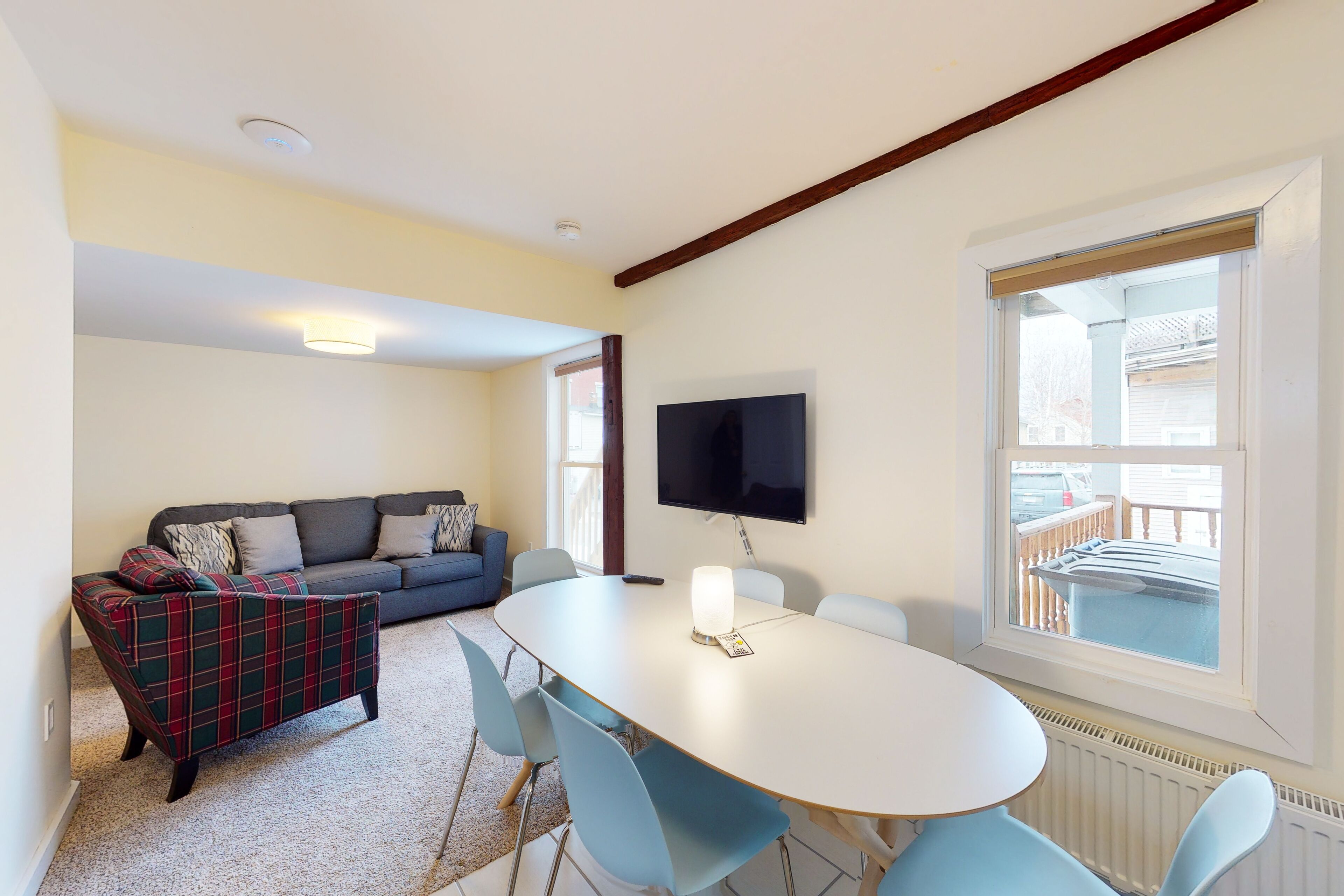 Remodeled condo with free WiFi & shared W/D - ski bus pickup across street