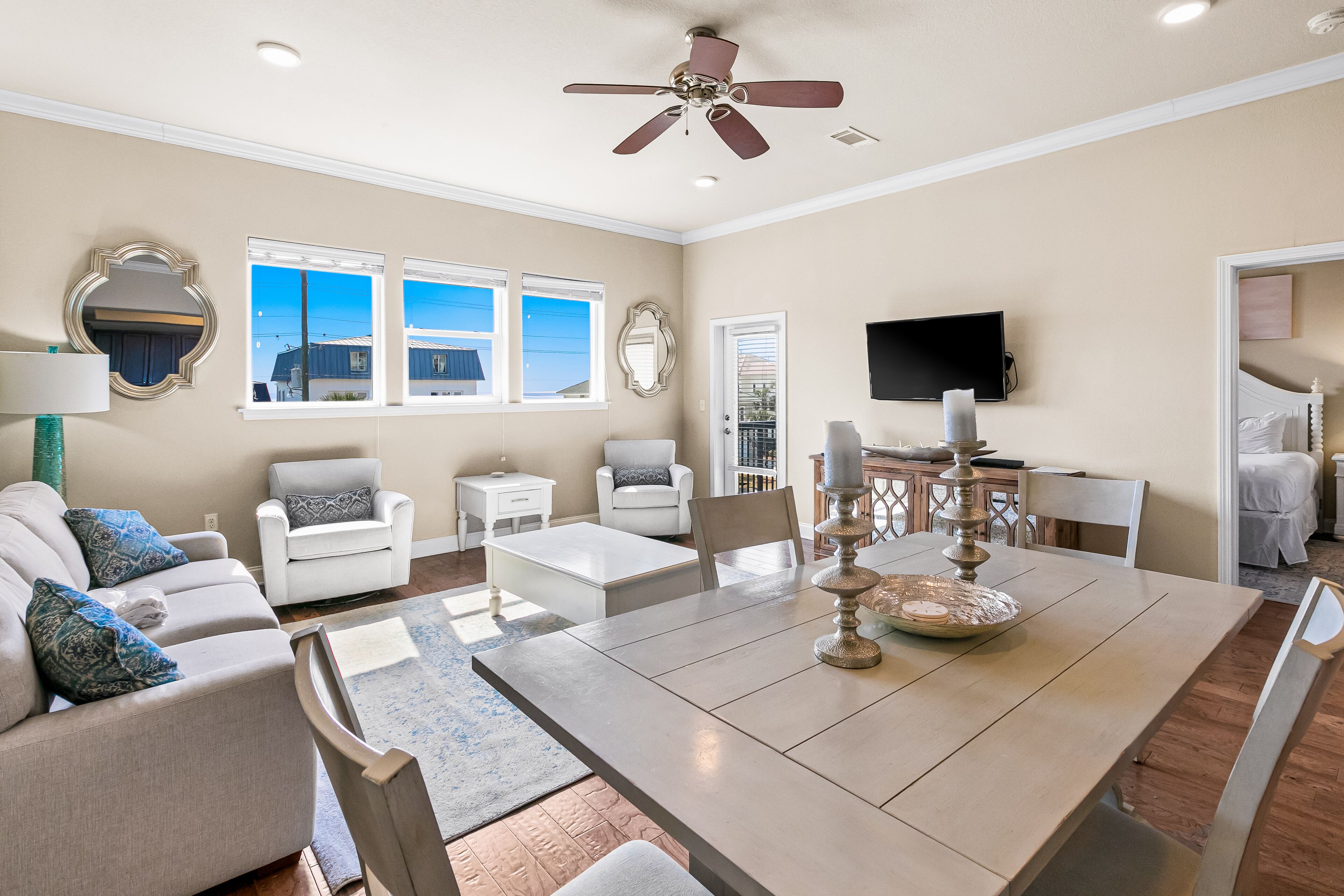 Gulfside condo with wifi, private balcony, central ac, w/d, pool, and hot tub