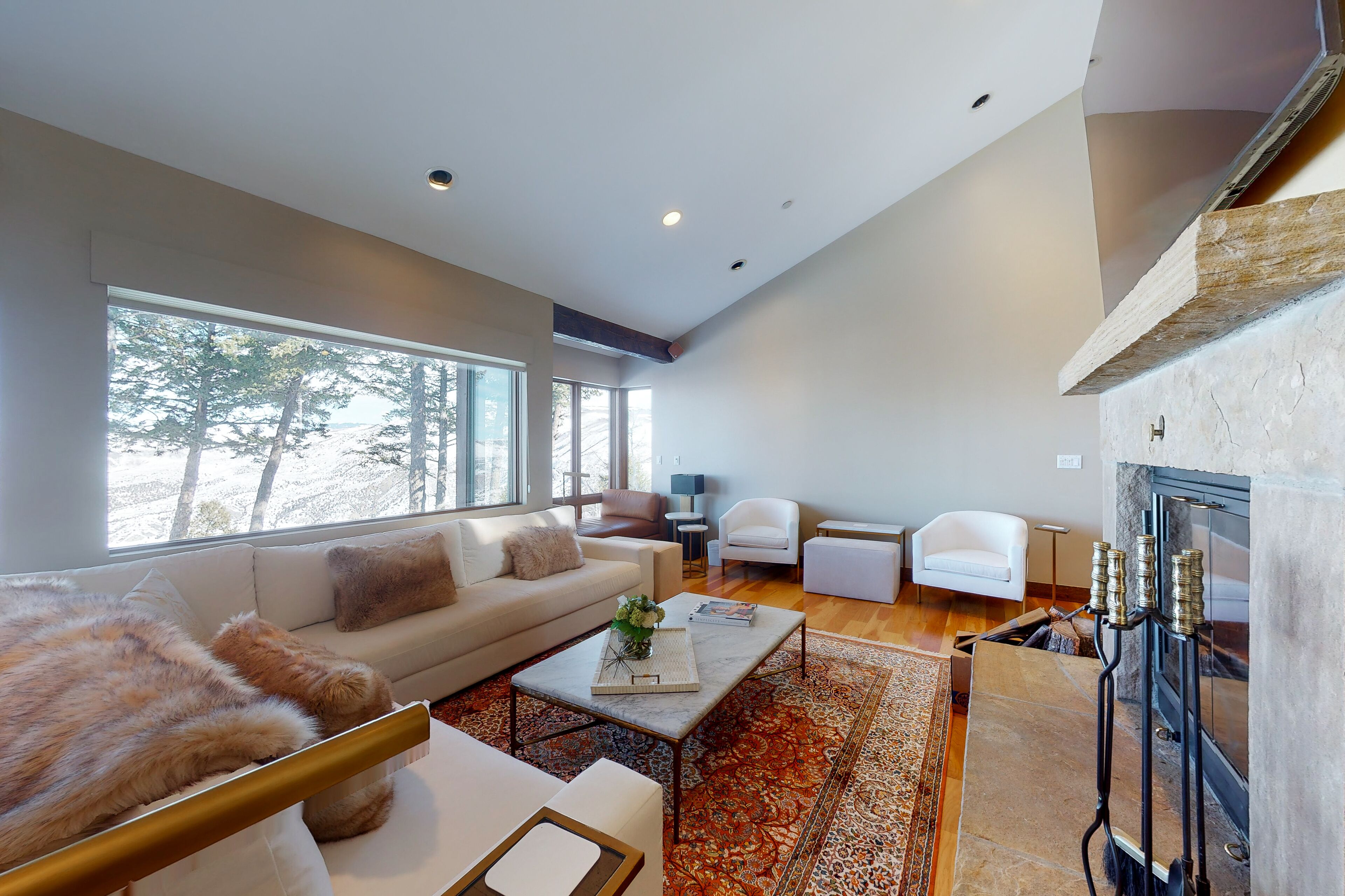 Luxury home with private hot tub - mountain views, gourmet kitchen & fireplace