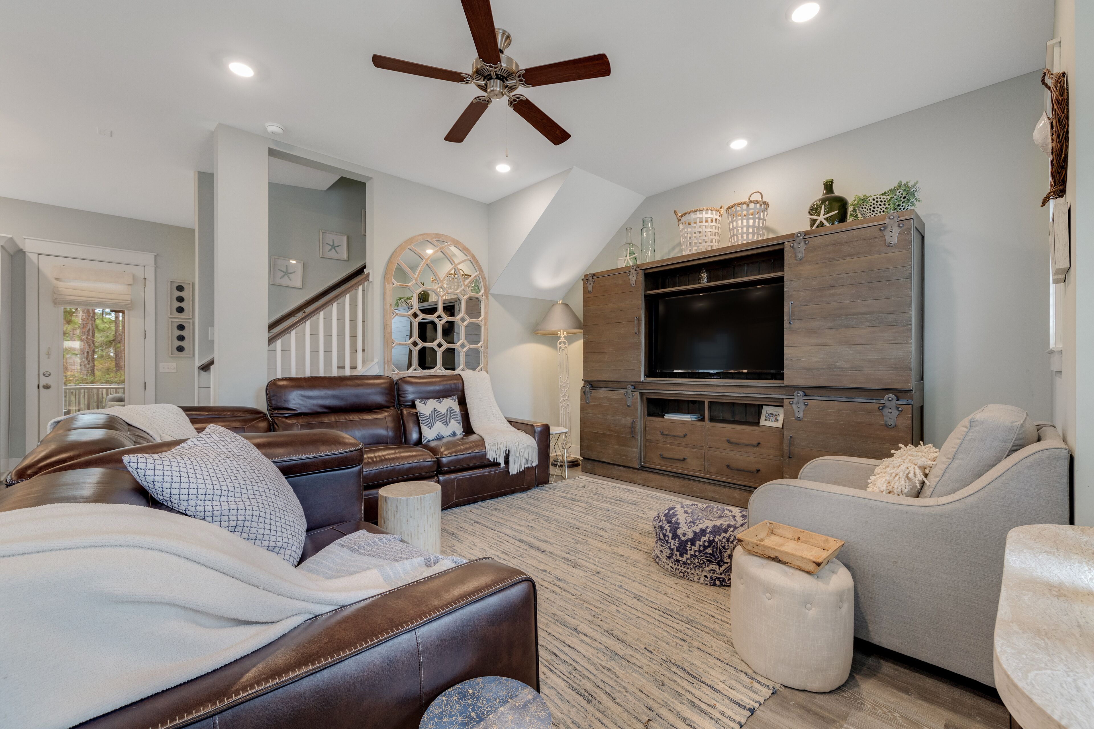 Classic beach home with shared pool access, WiFi, and central air conditioning