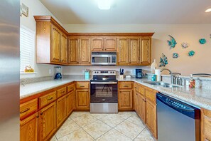 Fridge, microwave, oven, stovetop - Second-story beach condo with an on-site pool, WiFi, central A/C, & washer/dryer (South Padre Island)