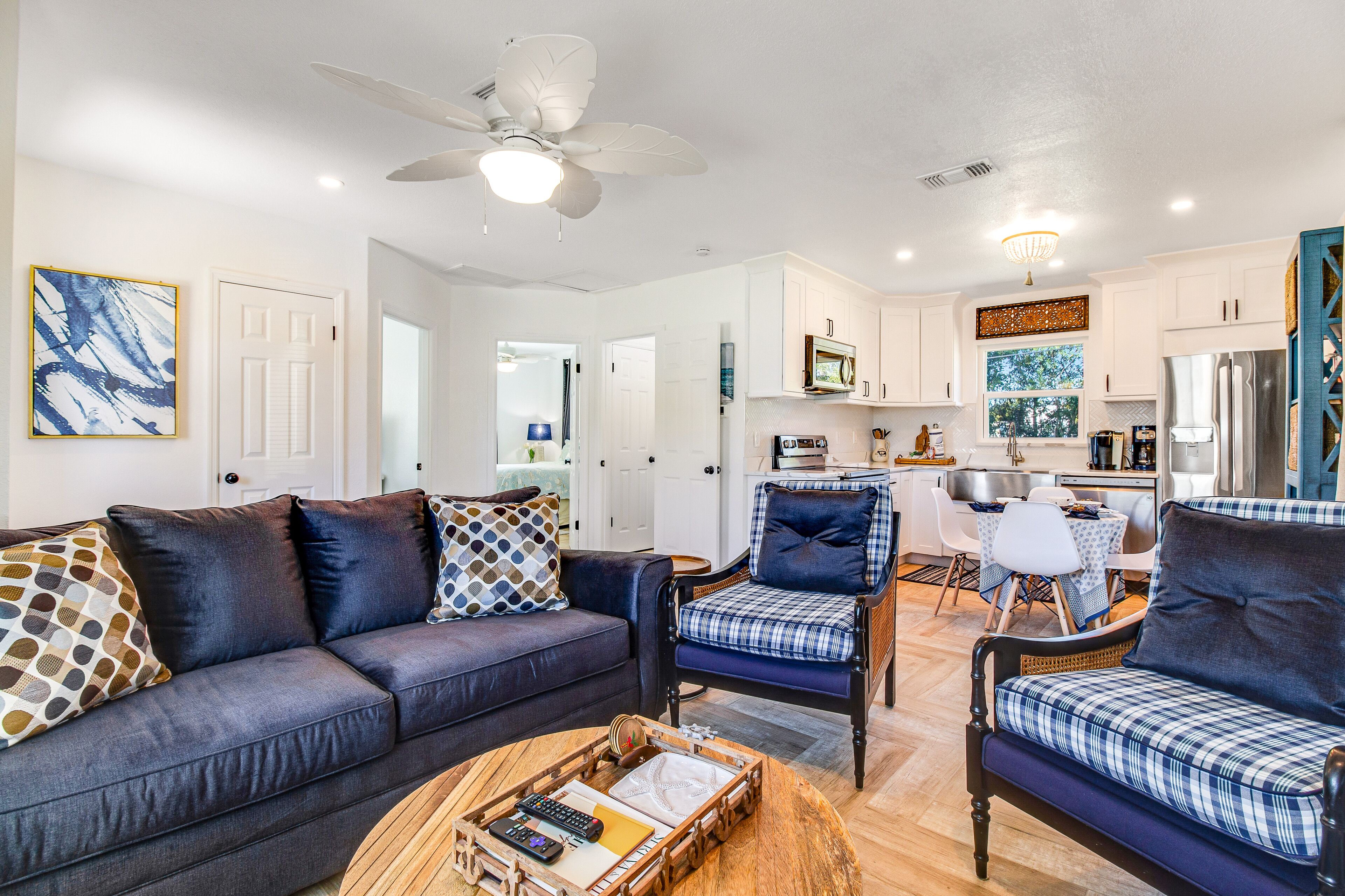 Elegant cottage in AMI/Cortez fishing village with central AC & washer/dryer