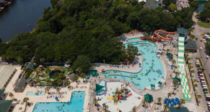 5 Bdr. House in Ocean Front Resort - steps from the Beach