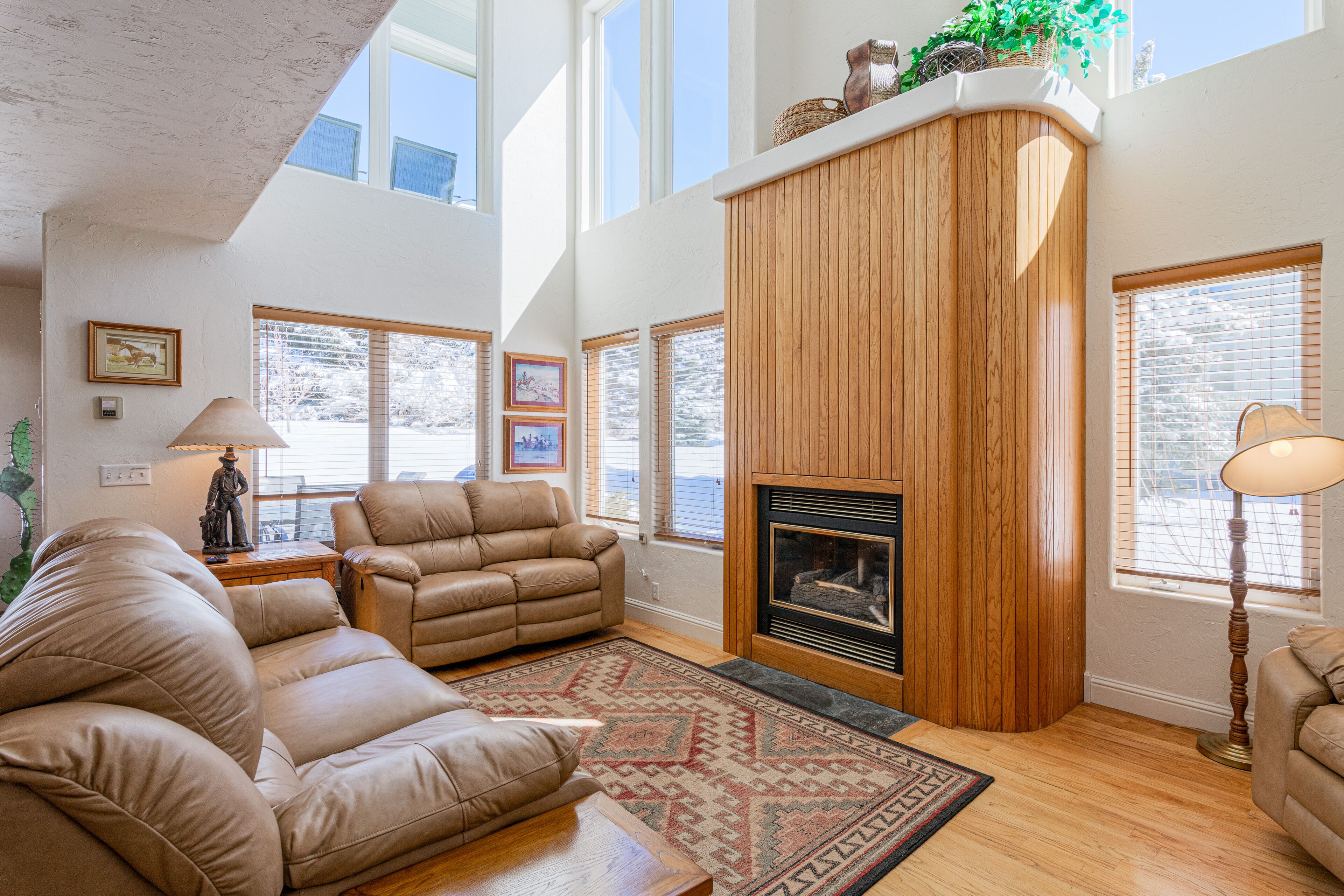 Comfortable Mountain Townhome Near Skiing with Free WiFi, Patio & Gas Grill