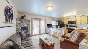 TV, fireplace