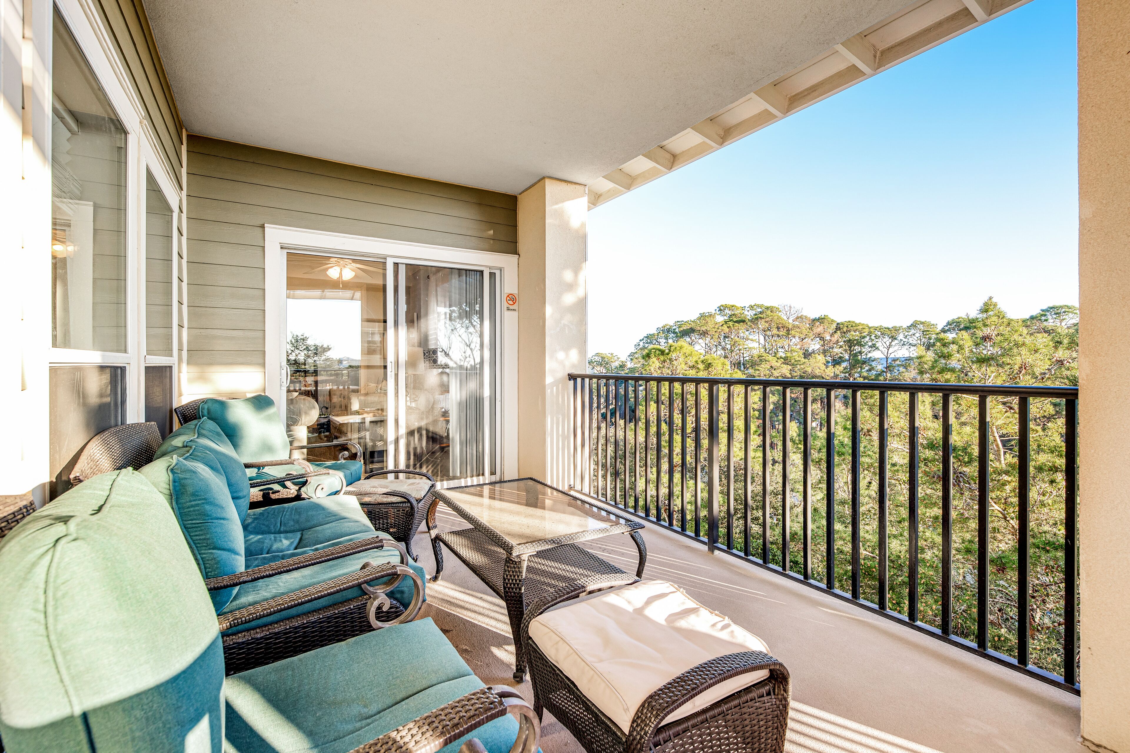 Sunny condo with pool and tennis court access, washer/dryer & central AC