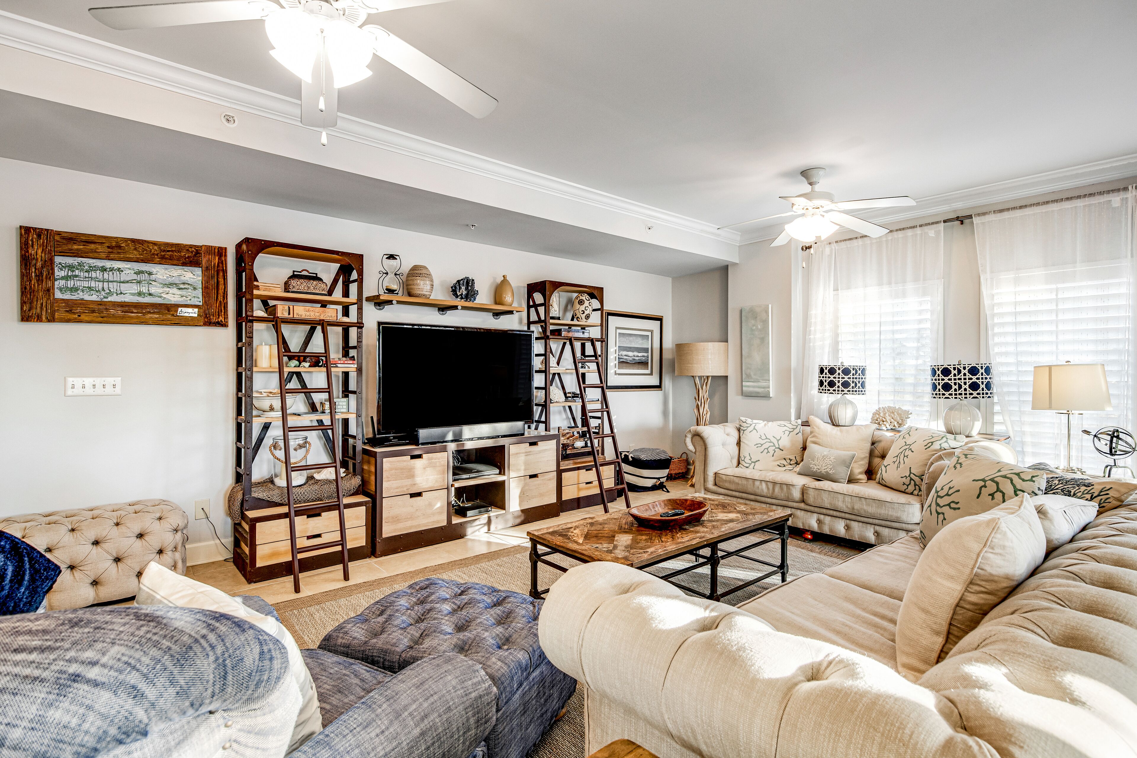 Sunny condo with pool and tennis court access, washer/dryer & central AC