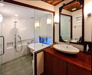 Grand Villa | Bathroom | Separate tub and shower, hair dryer, bidet, towels