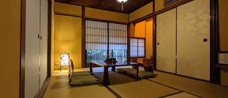 Grand Villa | 2 bedrooms, desk, laptop workspace, free WiFi