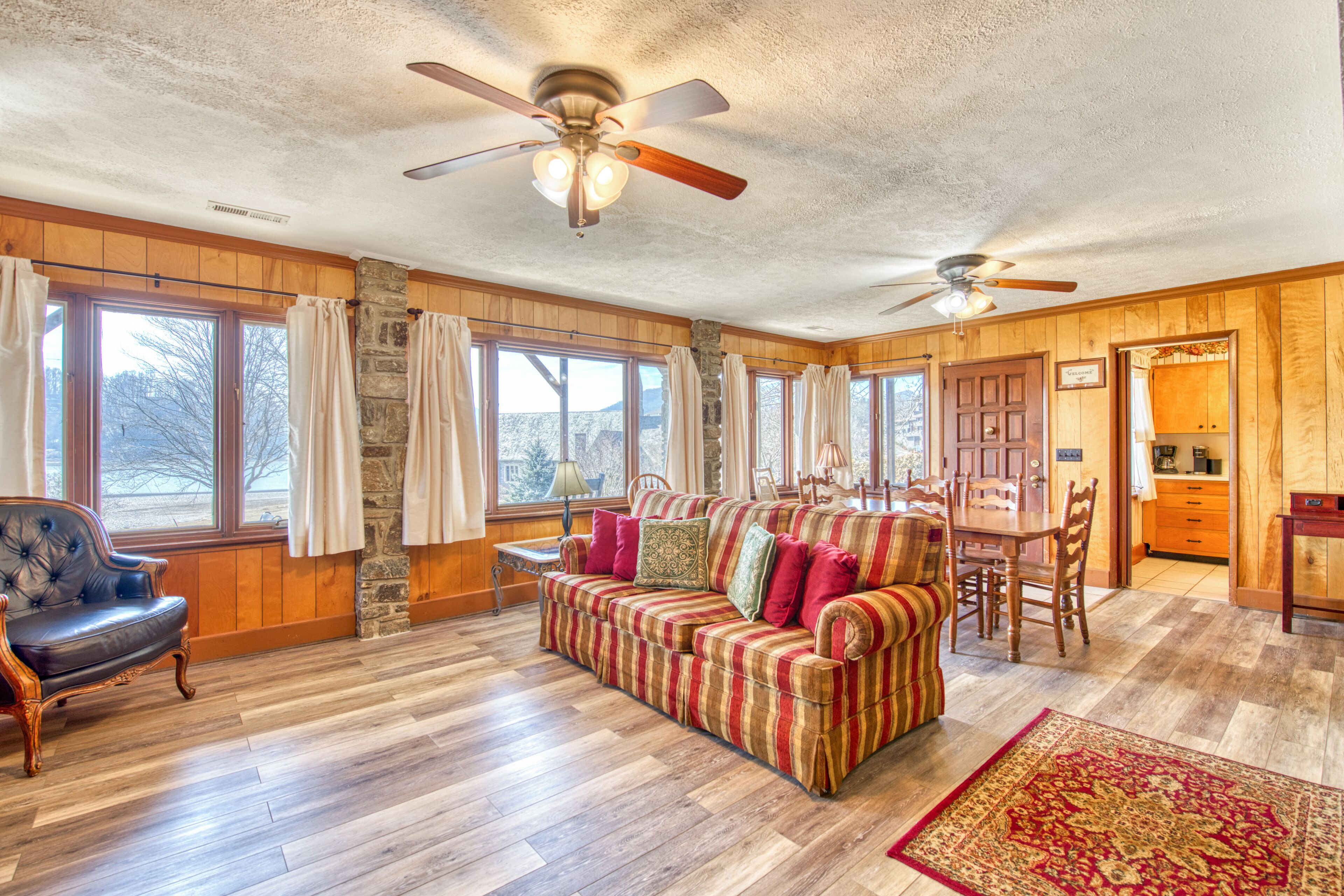 Wonderful Lakefront Gem W/ Water Views, Free WiFi, Furnished Deck & More