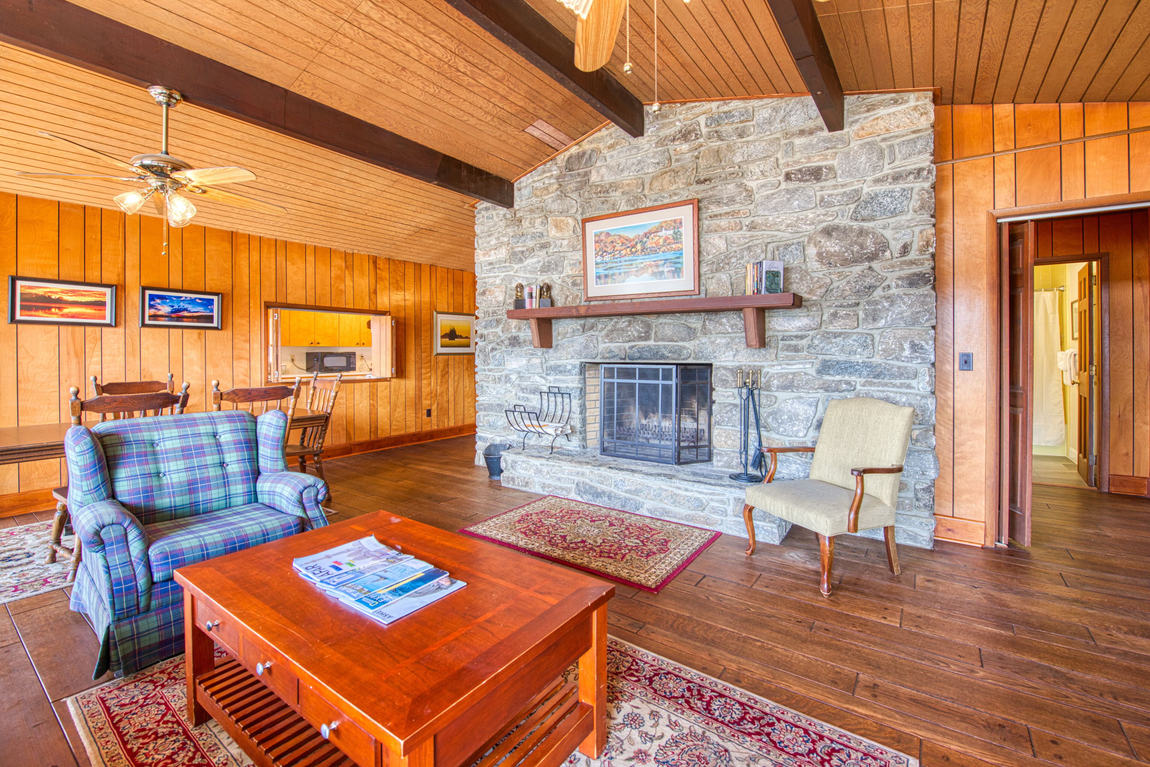 Wonderful Lakefront Gem W/ Water Views, Free WiFi, Furnished Deck & More