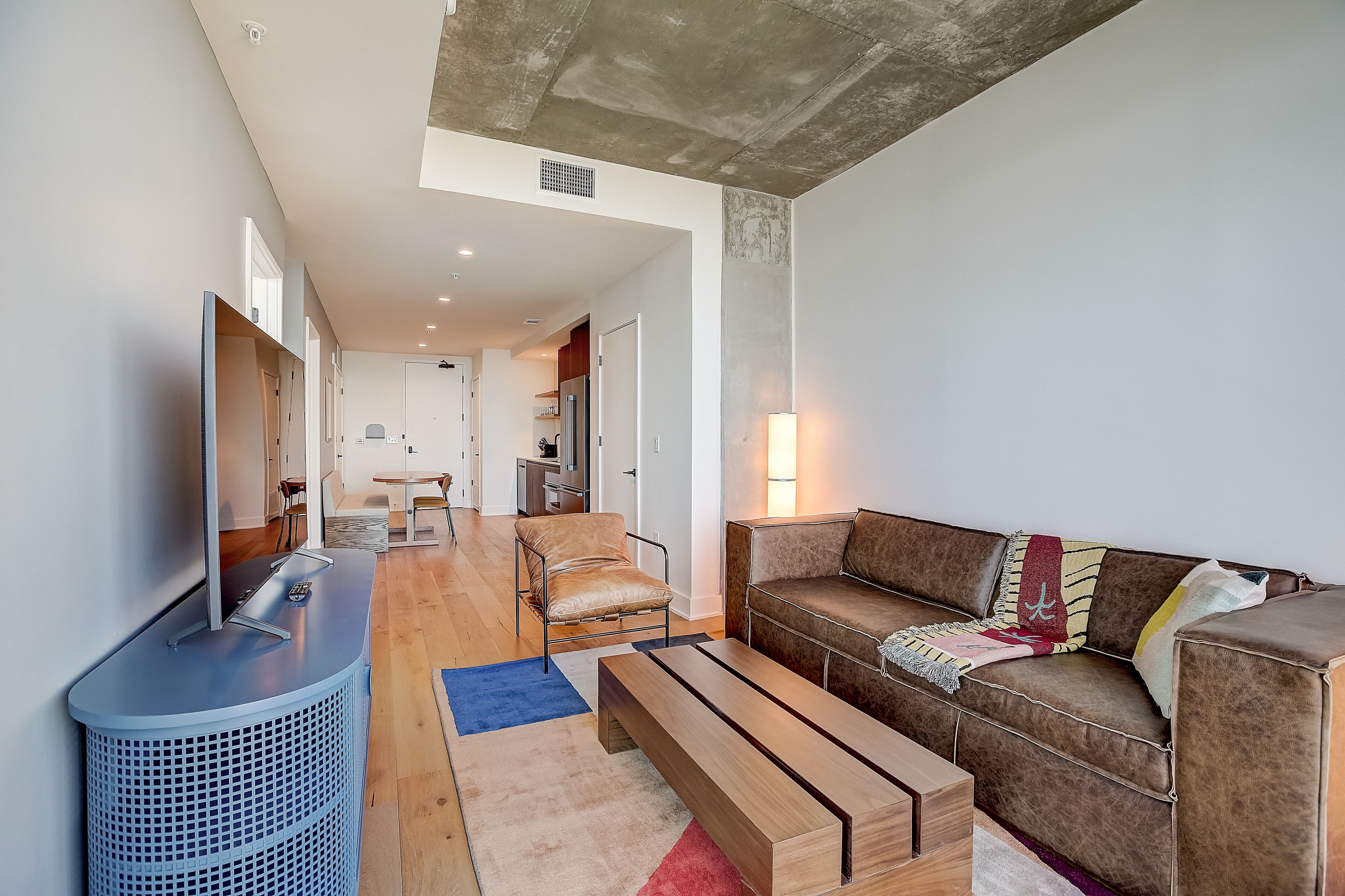 Brand new Rainey Street condo with river-view balcony - rooftop pool and gym