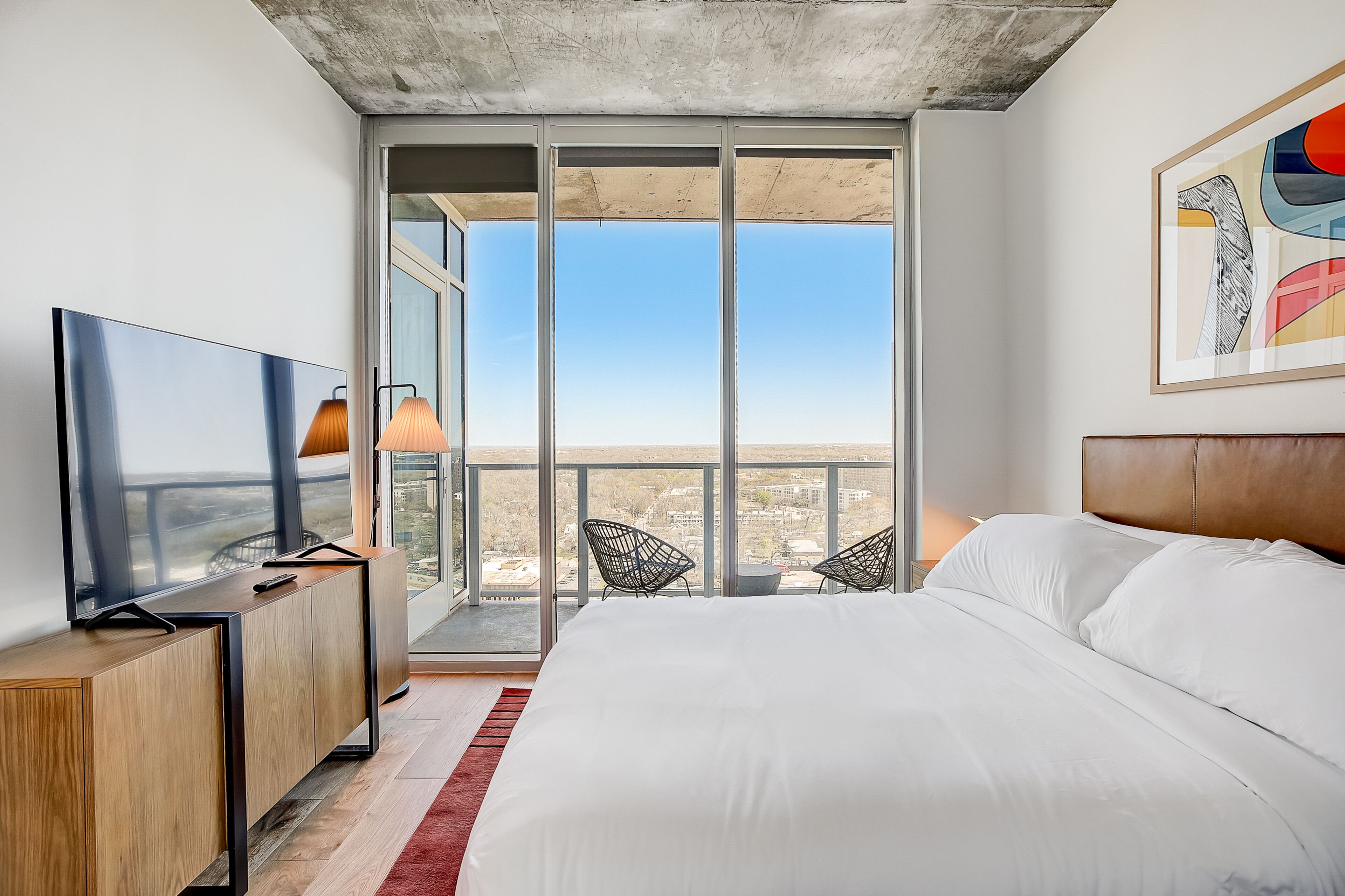 Brand new Rainey Street condo with river-view balcony - rooftop pool and gym